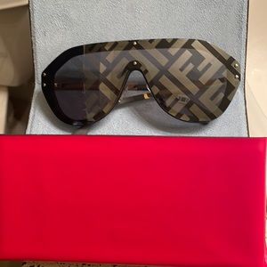 Mirrored Authentic Fendi sunglasses